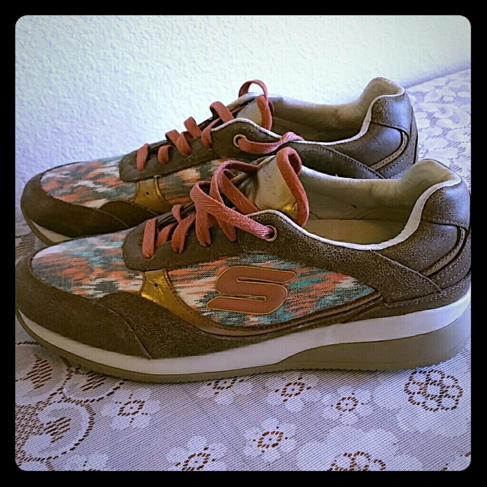 Sketchers Vita for women. 9.5
